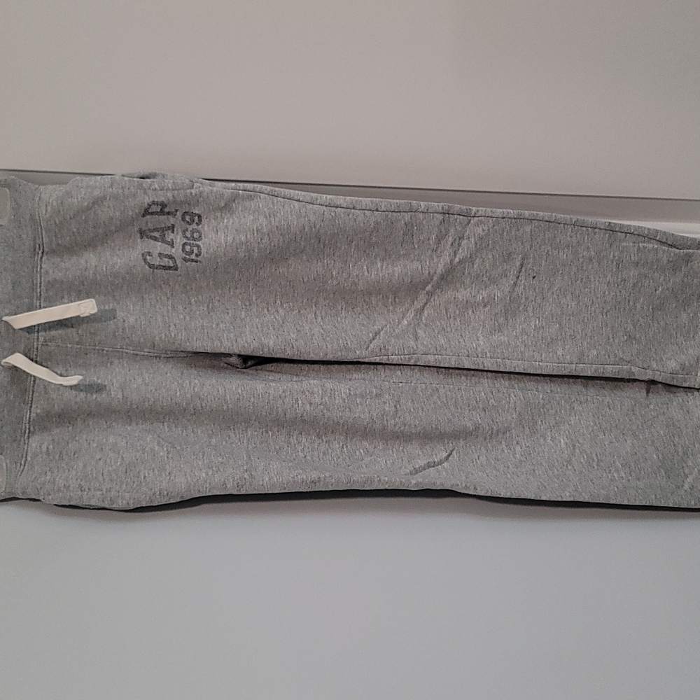 Gap Kids boys medium regular gray sweatpants.